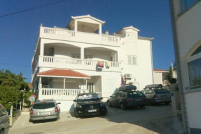 Отель Apartments Tanya V  Трогир